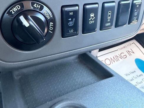 Used 2020 Nissan Frontier SV image 12