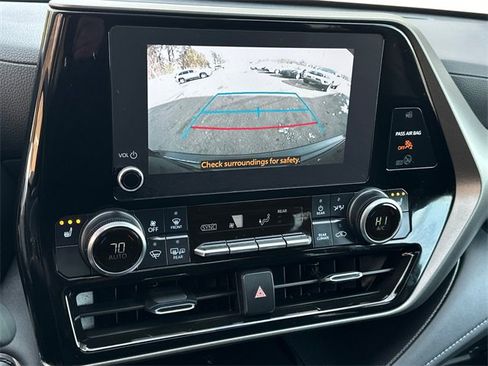 Used 2023 Toyota Highlander XLE image 30