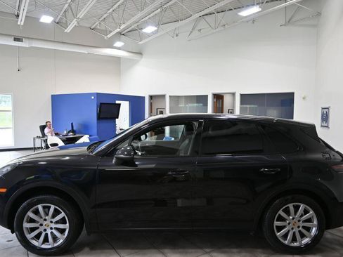 Used 2019 Porsche Cayenne AWD/4WD image 2
