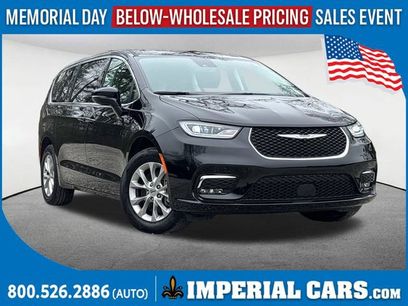 Used 2024 Chrysler Pacifica Touring-L