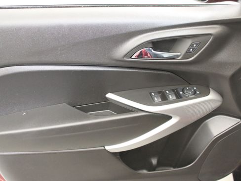 Used 2024 Chevrolet Trax RS w/ Sunroof Package FWD image 21