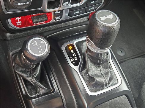 Used 2024 Jeep Wrangler Unlimited Rubicon AWD/4WD image 29