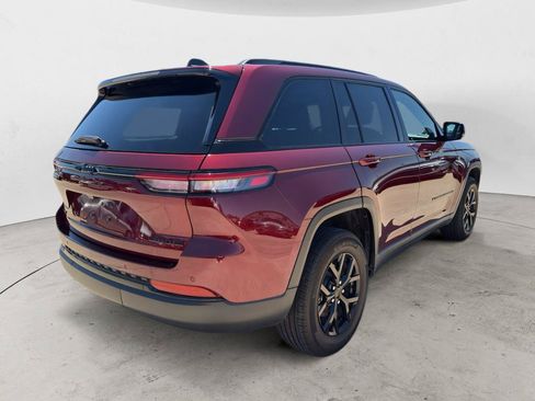 Used 2024 Jeep Grand Cherokee Altitude AWD/4WD image 6