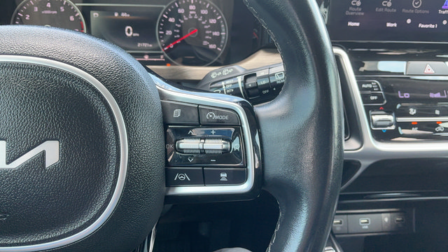 Used 2022 Kia Sorento EX w/ Panoramic Sunroof Package FWD image 13
