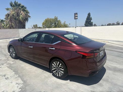 Used 2025 Nissan Altima 2.5 SV FWD image 9