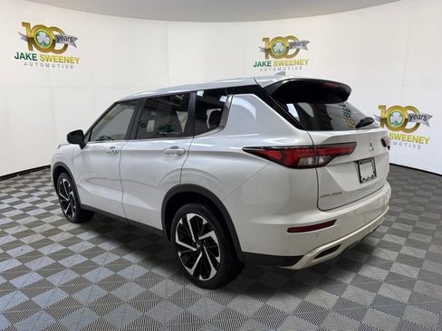 Used 2023 Mitsubishi Outlander SE image 7