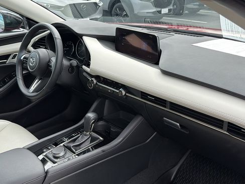 Used 2025 MAZDA MAZDA3 2.5 Turbo Sedan w/Premium Plus image 35
