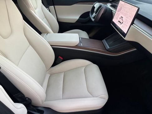 Used 2023 Tesla Model X AWD/4WD image 10