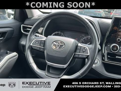 Used 2022 Toyota Highlander XLE AWD/4WD image 24
