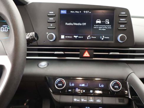 Used 2025 Hyundai Elantra Hybrid FWD image 10