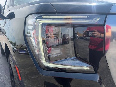 Used 2022 GMC Yukon AT4 AWD/4WD image 8