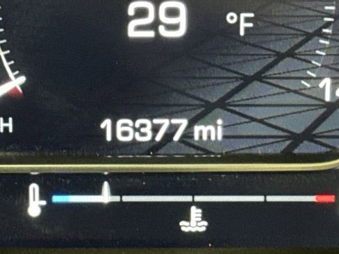 Used 2025 GMC Sierra 3500 Denali image 6