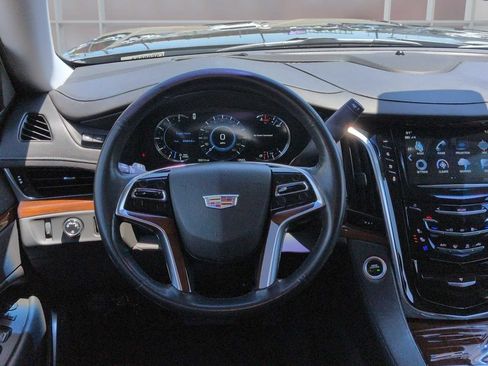 Used 2020 Cadillac Escalade Luxury RWD image 14
