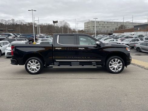 Used 2022 Chevrolet Silverado 1500 High Country w/ High Country Premium Package image 7