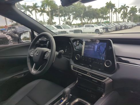 Used 2025 Lexus RX 350 FWD w/ Technology Package image 23