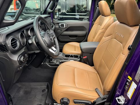 Used 2023 Jeep Wrangler Unlimited Sahara w/ Cold Weather Group AWD/4WD image 23