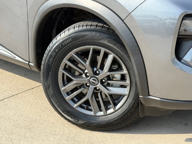 Used 2024 Nissan Rogue S FWD image 2