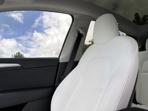 Used 2023 Tesla Model Y AWD image 24