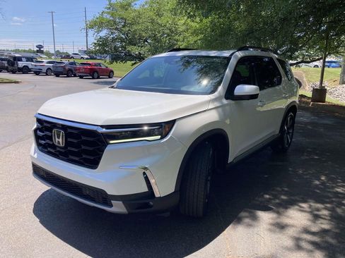 Used 2025 Honda Pilot Elite image 5