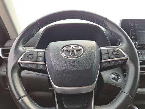 Used 2022 Toyota Highlander LE AWD/4WD image 27