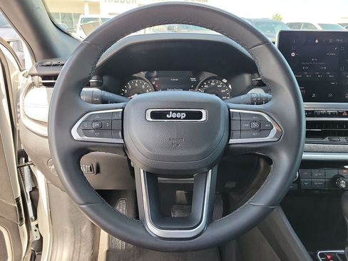 Used 2024 Jeep Compass Latitude AWD/4WD image 19