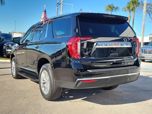 Used 2024 GMC Yukon SLT w/ SLT Luxury Package image 7