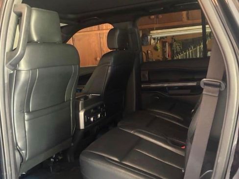 Used 2019 Ford Expedition XLT w/ Equipment Group 202A AWD/4WD image 4