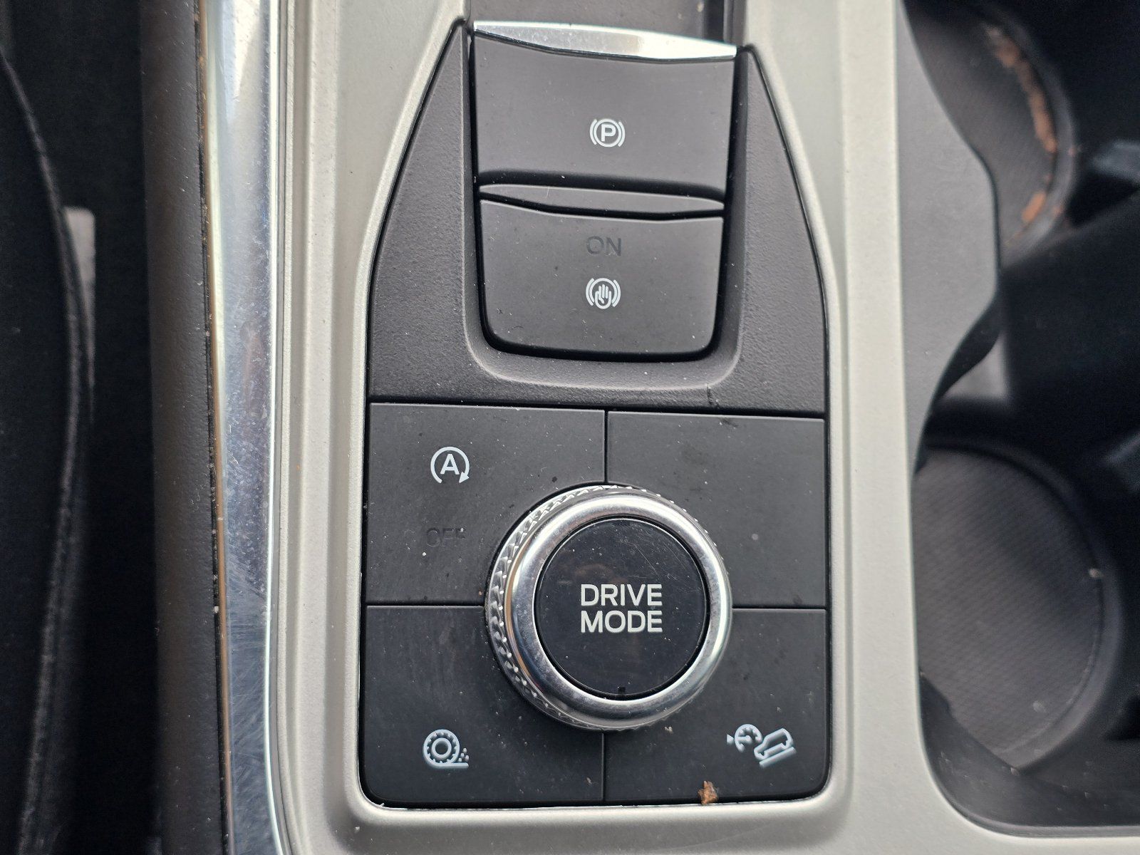 Used 2022 Ford Explorer XLT w/ Equipment Group 202A AWD/4WD image 22