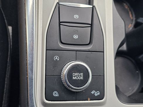 Used 2022 Ford Explorer XLT w/ Equipment Group 202A AWD/4WD image 22