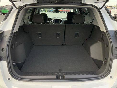 Used 2022 GMC Terrain SLE w/ Elevation Edition image 9