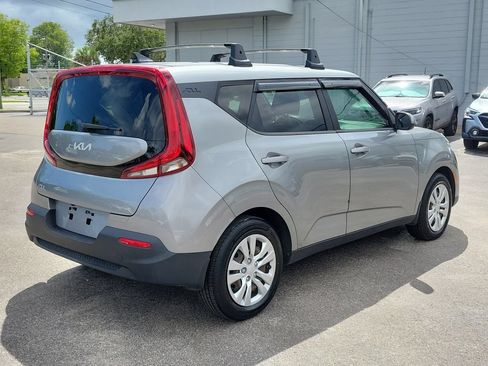 Used 2022 Kia Soul LX FWD image 3
