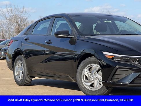 New 2026 Hyundai Elantra SE image 3