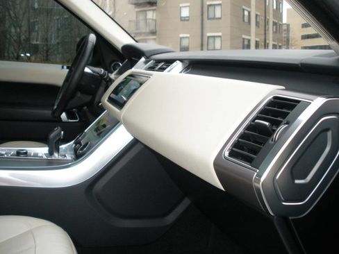 Used 2020 Land Rover Range Rover Sport HSE image 34