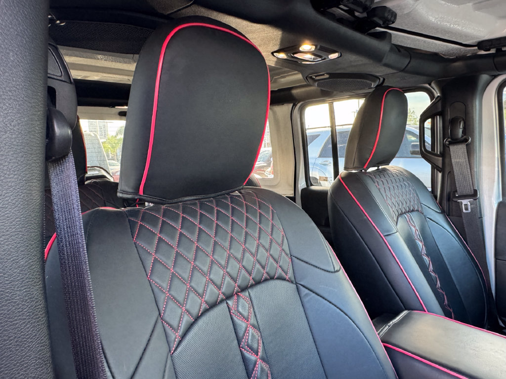 Used 2023 Jeep Wrangler Unlimited Rubicon AWD/4WD image 4