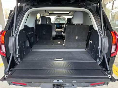 Certified 2025 Ford Expedition Active image 30