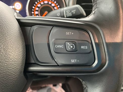 Used 2023 Jeep Gladiator Overland AWD/4WD image 13