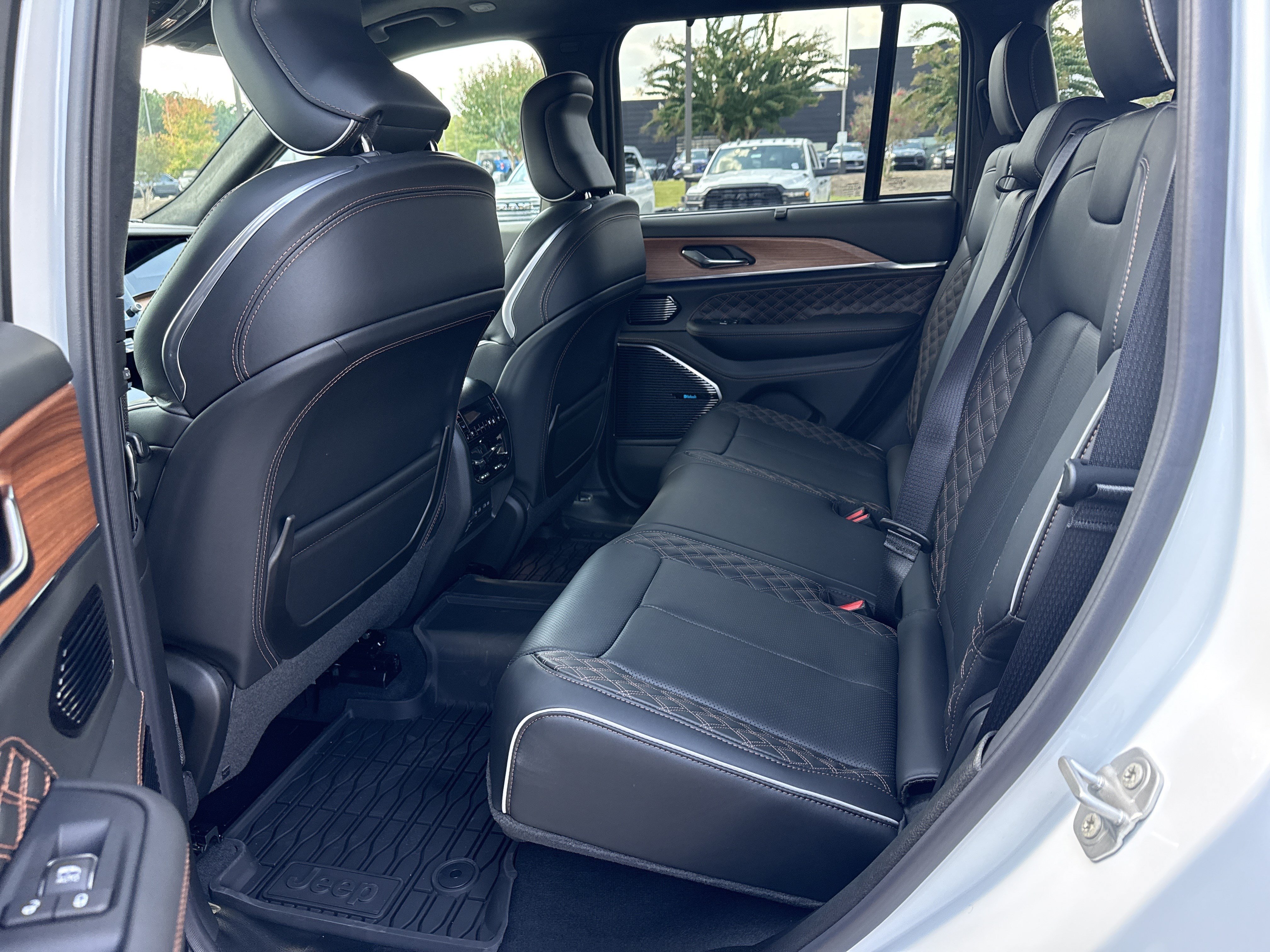 New 2027 Jeep Grand Cherokee Summit AWD/4WD image 21