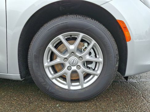 New 2026 Chrysler Voyager LX image 5