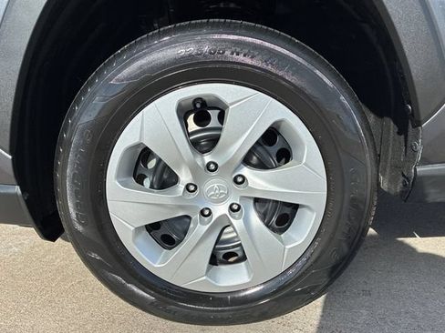 Used 2023 Toyota RAV4 LE AWD/4WD image 28