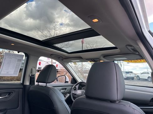 Used 2026 Nissan Rogue SV w/ SV Premium Package image 29