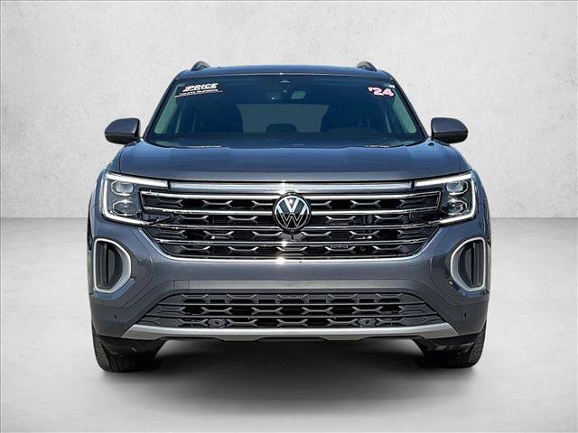 Used 2024 Volkswagen Atlas SE w/ Panoramic Sunroof Package FWD image 3