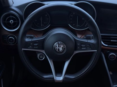 Used 2019 Alfa Romeo Giulia AWD image 28