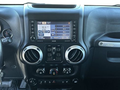 Used 2015 Jeep Wrangler Unlimited Sahara w/ Connectivity Group image 15