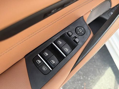 Used 2023 BMW 530e xDrive w/ Premium Package AWD/4WD image 10