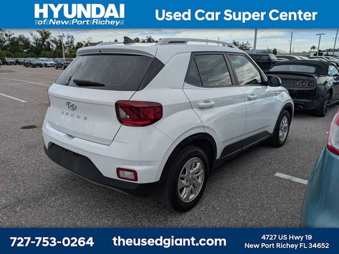 Used 2020 Hyundai Venue SEL w/ Convenience Package FWD image 2