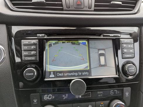 Used 2017 Nissan Rogue SL image 18