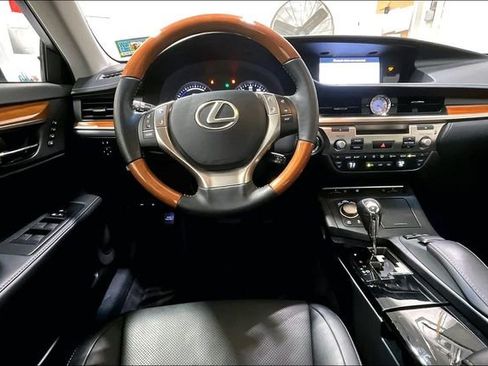 Used 2014 Lexus ES 300h 300h w/ Premium Package w/Bamboo Trim image 8