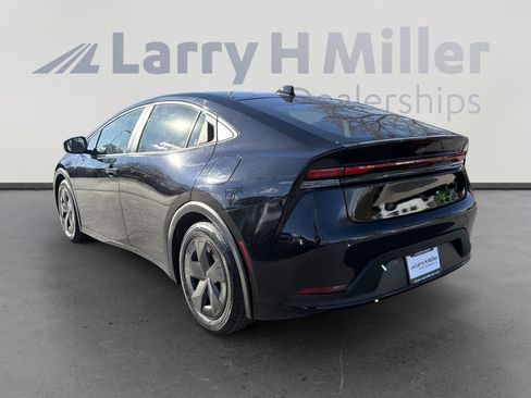 Used 2023 Toyota Prius LE image 6