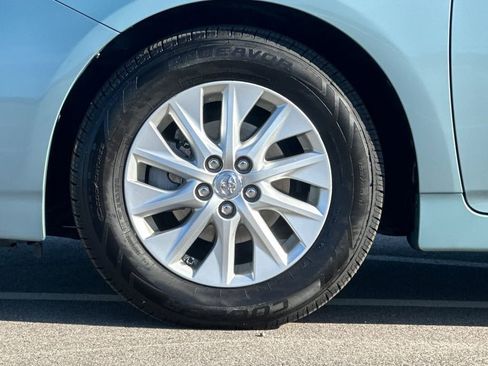 Used 2012 Toyota Prius Plug-In Hybrid image 24