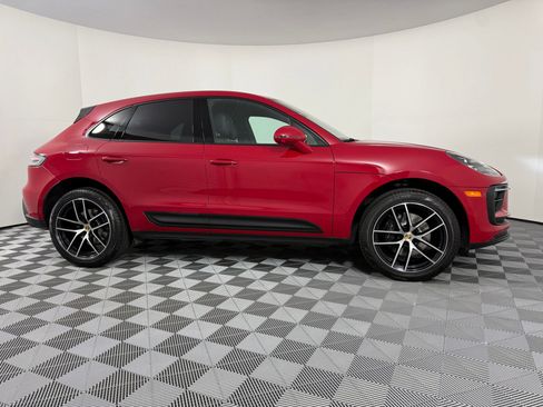Certified 2023 Porsche Macan AWD/4WD image 8
